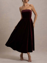 Elegantes, auffälliges, plissiertes Bandeau-Midikleid aus Samt und Satin mit Ausschnitt